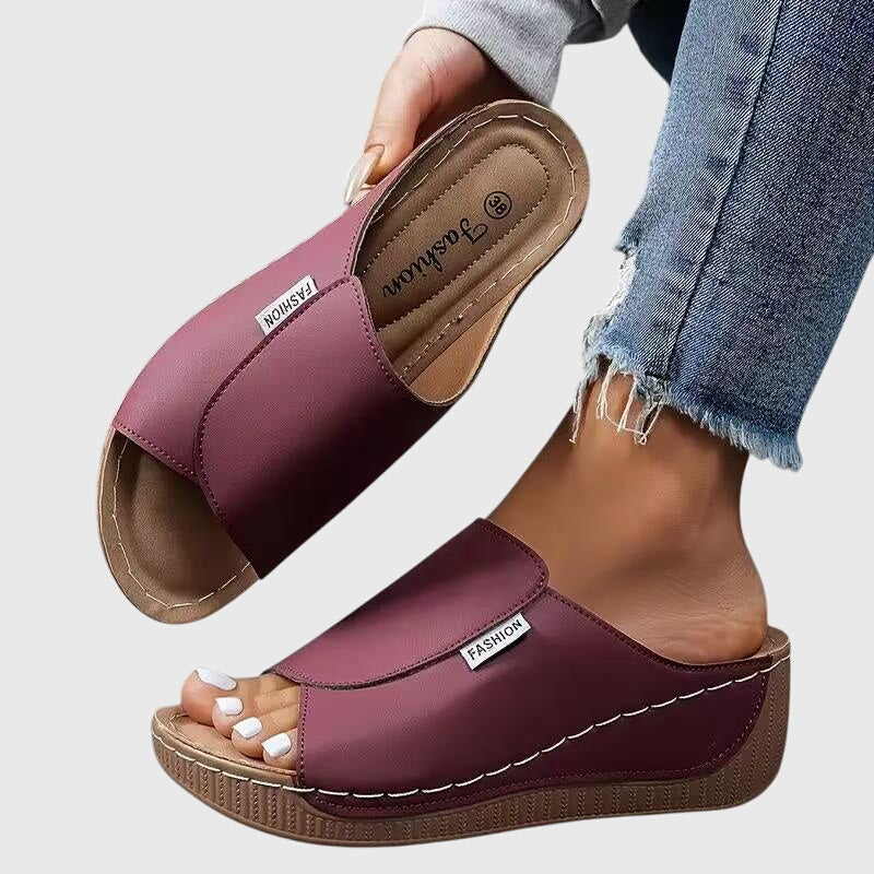 Bríd™ | Classic Comfort Walking Sandals