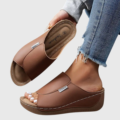 Bríd™ | Classic Comfort Walking Sandals