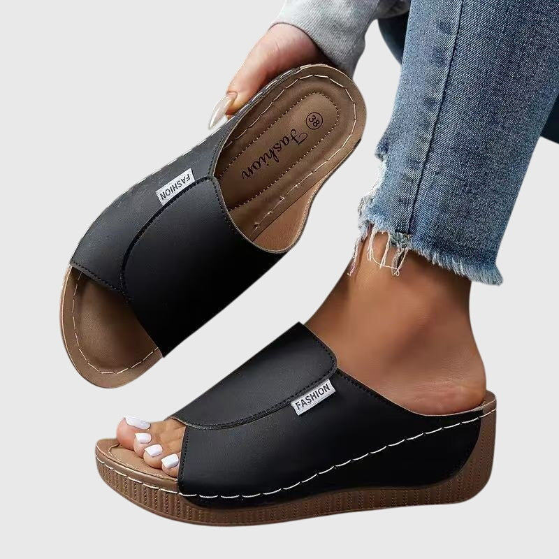 Bríd™ | Classic Comfort Walking Sandals
