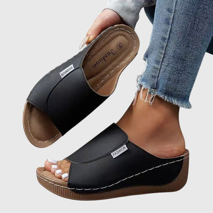 Bríd™ | Classic Comfort Walking Sandals
